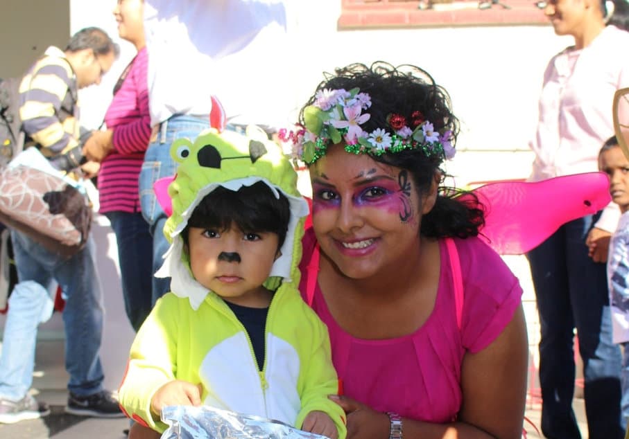 Elizabeth and student in costume